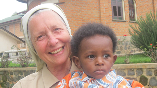 sr anna camorali con bimbo